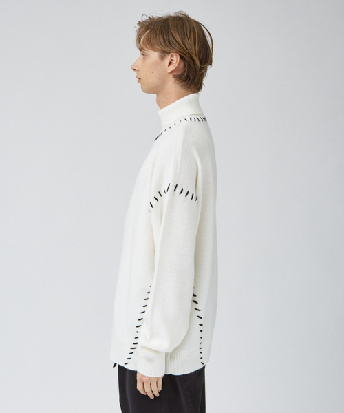 AH ABAHOUSE（エーエイチアバハウス）の「【AH ABAHOUSE】ハンドステッチ タートルネック オーバー ニット（ニット/セーター・メンズ・ブラック/グリーン/グレイッシュベージュ/ホワイト/グレイッシュブルー・46/48）」の8枚目の写真