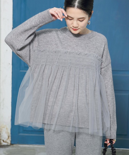 by LEGNA（バイレグナ）の「ビスチェをレイヤードしたようなデザイン。チュールドッキングプルオーバー（ニット/セーター・レディース・ブラック/アイボリー/グレー/ブルー/ピンク/ベージュ・FREE）」の2枚目の写真