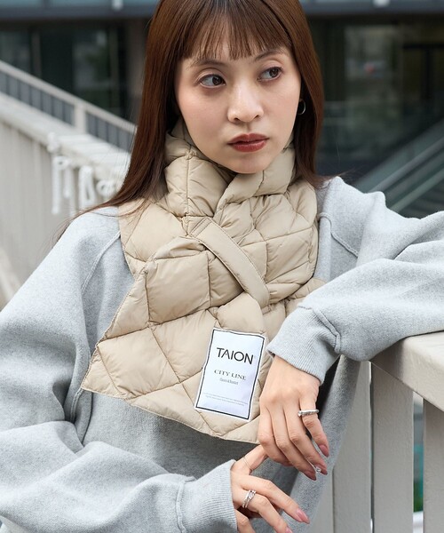 PUBLUX(パブリュクス)の「TAION/タイオン CITY DOWN SCARF/シティ ダウンマフラー 限定展開(マフラー・レディース・ブラック/オフホワイト/ベージュ・ONE SIZE)」の3枚目の写真