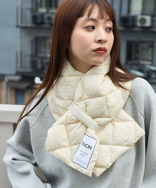 PUBLUX(パブリュクス)の「TAION/タイオン CITY DOWN SCARF/シティ ダウンマフラー 限定展開(マフラー・レディース・ブラック/オフホワイト/ベージュ・ONE SIZE)」の2枚目の写真