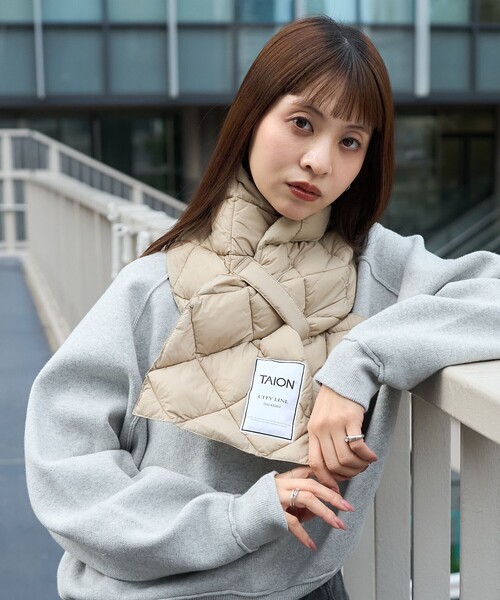PUBLUX(パブリュクス)の「TAION/タイオン CITY DOWN SCARF/シティ ダウンマフラー 限定展開(マフラー・レディース・ブラック/オフホワイト/ベージュ・ONE SIZE)」の7枚目の写真