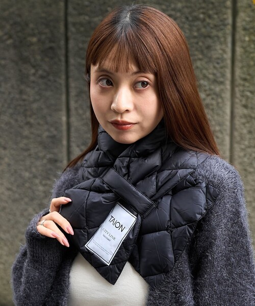PUBLUX(パブリュクス)の「TAION/タイオン CITY DOWN SCARF/シティ ダウンマフラー 限定展開(マフラー・レディース・ブラック/オフホワイト/ベージュ・ONE SIZE)」の11枚目の写真