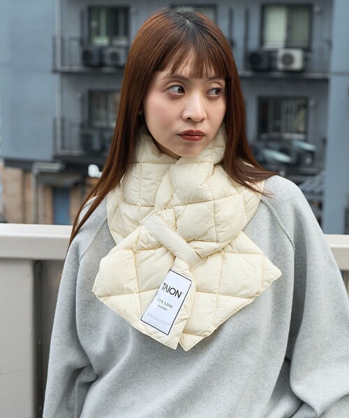 PUBLUX(パブリュクス)の「TAION/タイオン CITY DOWN SCARF/シティ ダウンマフラー 限定展開(マフラー・レディース・ブラック/オフホワイト/ベージュ・ONE SIZE)」の18枚目の写真