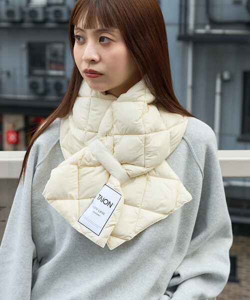 PUBLUX(パブリュクス)の「TAION/タイオン CITY DOWN SCARF/シティ ダウンマフラー 限定展開(マフラー・レディース・ブラック/オフホワイト/ベージュ・ONE SIZE)」の19枚目の写真