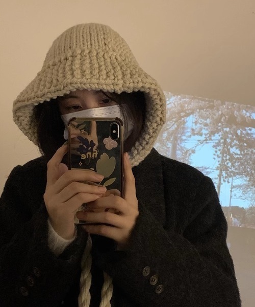 Vipoa（ヴィポア）の「ルーズニットバラクラバ（ニットキャップ/ビーニー・レディース・アイボリー/ブラック/レッド・FREE）」の4枚目の写真