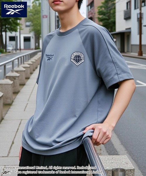 Reebok(リーボック)の「【EC別注】Reebok リーボック ブランド ロゴ ワンポイント 刺繍 ラグラン 半袖 Tシャツ(Tシャツ/カットソー・メンズ・ブラック/サックスブルー/ホワイト・M/LL/L)」の3枚目の写真