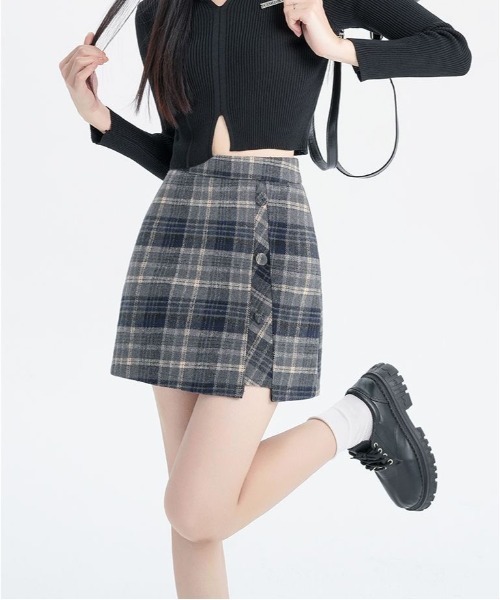 gossip!ロサンゼルス(ゴシップロサンゼルス)の「ウールライク サイドボダンアクセントヴィンテージチェック厚手ミニスカート(インパン付)(秋冬の韓国ファッションフェミニン定番)(スカート・レディース・グレー/ブラウン・M/L/S/XL)」の4枚目の写真