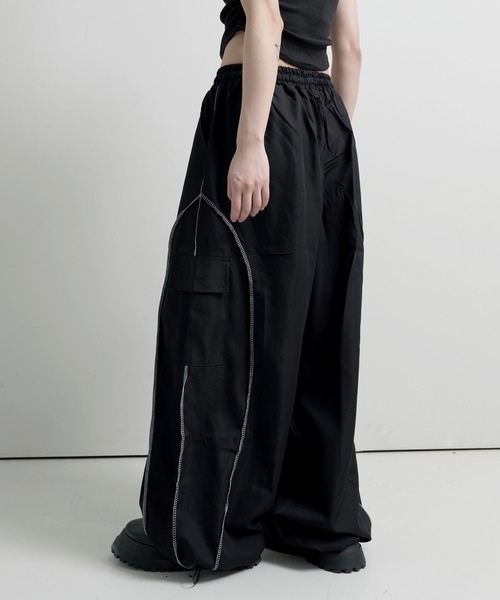 FOLLOWIN(フォロウィン)の「【ウエストゴム&裾ストリングでシルエット調節可能】【UNISEX】ユニークステッチストリングカーゴパンツ(スウェットパンツ・レディース・チャコール/カーキ/ブラック・FREE)」の6枚目の写真
