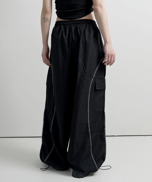FOLLOWIN(フォロウィン)の「【ウエストゴム&裾ストリングでシルエット調節可能】【UNISEX】ユニークステッチストリングカーゴパンツ(スウェットパンツ・レディース・チャコール/カーキ/ブラック・FREE)」の7枚目の写真