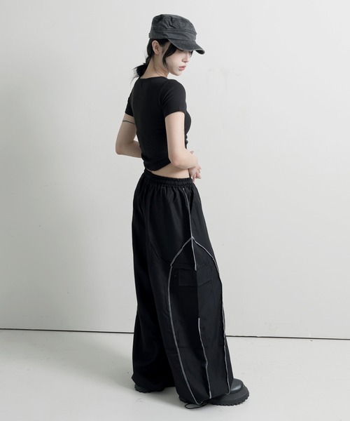 FOLLOWIN(フォロウィン)の「【ウエストゴム&裾ストリングでシルエット調節可能】【UNISEX】ユニークステッチストリングカーゴパンツ(スウェットパンツ・レディース・チャコール/カーキ/ブラック・FREE)」の11枚目の写真