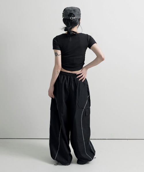 FOLLOWIN(フォロウィン)の「【ウエストゴム&裾ストリングでシルエット調節可能】【UNISEX】ユニークステッチストリングカーゴパンツ(スウェットパンツ・レディース・チャコール/カーキ/ブラック・FREE)」の15枚目の写真