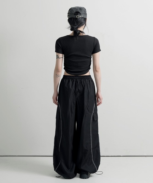 FOLLOWIN(フォロウィン)の「【ウエストゴム&裾ストリングでシルエット調節可能】【UNISEX】ユニークステッチストリングカーゴパンツ(スウェットパンツ・レディース・チャコール/カーキ/ブラック・FREE)」の19枚目の写真