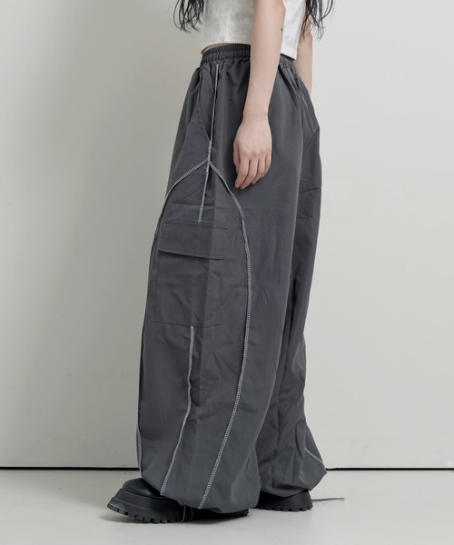 FOLLOWIN(フォロウィン)の「【ウエストゴム&裾ストリングでシルエット調節可能】【UNISEX】ユニークステッチストリングカーゴパンツ(スウェットパンツ・レディース・チャコール/カーキ/ブラック・FREE)」の21枚目の写真