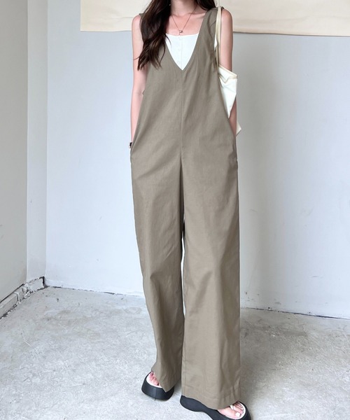 ABITOKYO（アビトーキョー）の「Vネックワイドシルエットオールインワン（つなぎ/オールインワン・レディース・チャコールグレー/ブラック/グレイッシュベージュ/ネイビー・M/L/XL）」の5枚目の写真