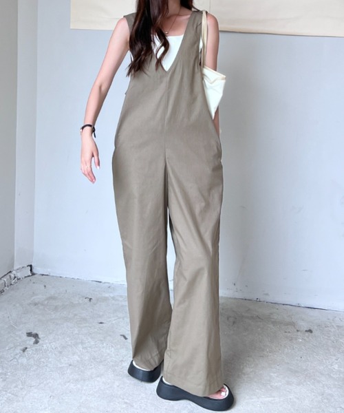 ABITOKYO（アビトーキョー）の「Vネックワイドシルエットオールインワン（つなぎ/オールインワン・レディース・チャコールグレー/ブラック/グレイッシュベージュ/ネイビー・M/L/XL）」の7枚目の写真