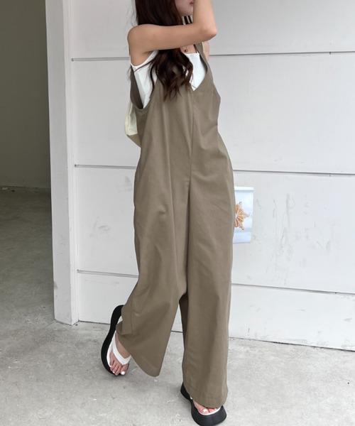 ABITOKYO（アビトーキョー）の「Vネックワイドシルエットオールインワン（つなぎ/オールインワン・レディース・チャコールグレー/ブラック/グレイッシュベージュ/ネイビー・M/L/XL）」の8枚目の写真