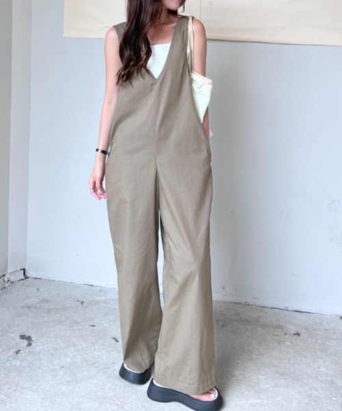 ABITOKYO（アビトーキョー）の「Vネックワイドシルエットオールインワン（つなぎ/オールインワン・レディース・チャコールグレー/ブラック/グレイッシュベージュ/ネイビー・M/L/XL）」の9枚目の写真