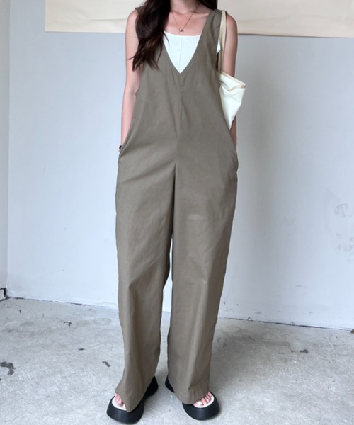 ABITOKYO（アビトーキョー）の「Vネックワイドシルエットオールインワン（つなぎ/オールインワン・レディース・チャコールグレー/ブラック/グレイッシュベージュ/ネイビー・M/L/XL）」の10枚目の写真