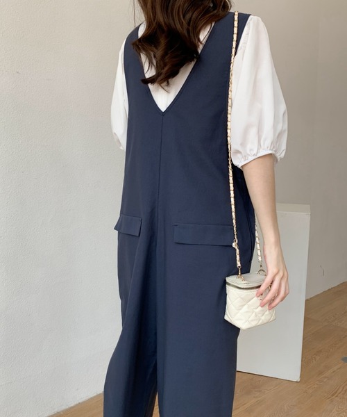 ABITOKYO（アビトーキョー）の「Vネックワイドシルエットオールインワン（つなぎ/オールインワン・レディース・チャコールグレー/ブラック/グレイッシュベージュ/ネイビー・M/L/XL）」の13枚目の写真