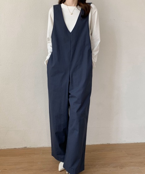 ABITOKYO（アビトーキョー）の「Vネックワイドシルエットオールインワン（つなぎ/オールインワン・レディース・チャコールグレー/ブラック/グレイッシュベージュ/ネイビー・M/L/XL）」の15枚目の写真