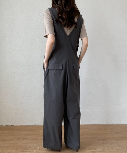 ABITOKYO（アビトーキョー）の「Vネックワイドシルエットオールインワン（つなぎ/オールインワン・レディース・チャコールグレー/ブラック/グレイッシュベージュ/ネイビー・M/L/XL）」の17枚目の写真