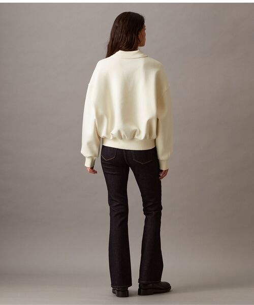 Calvin Klein（カルバン・クライン）の「スキッパーネック リラックスド プルオーバー（ポロシャツ・レディース・アイボリー・XS/S/M）」の4枚目の写真