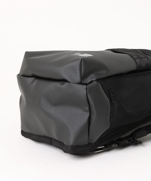 NEW ERA(ニューエラ)の「【NEW ERA/ニューエラ】SLING BODY BAG TPU(ボディバッグ/ウエストポーチ・メンズ・ブラック・FREE)」の3枚目の写真