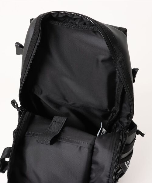 NEW ERA(ニューエラ)の「【NEW ERA/ニューエラ】SLING BODY BAG TPU(ボディバッグ/ウエストポーチ・メンズ・ブラック・FREE)」の4枚目の写真