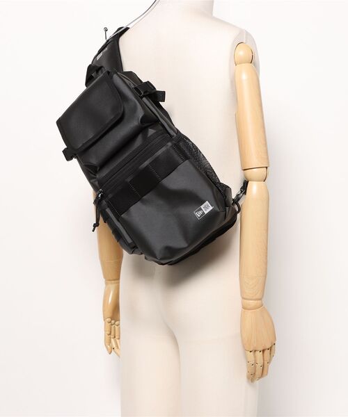 NEW ERA(ニューエラ)の「【NEW ERA/ニューエラ】SLING BODY BAG TPU(ボディバッグ/ウエストポーチ・メンズ・ブラック・FREE)」の5枚目の写真