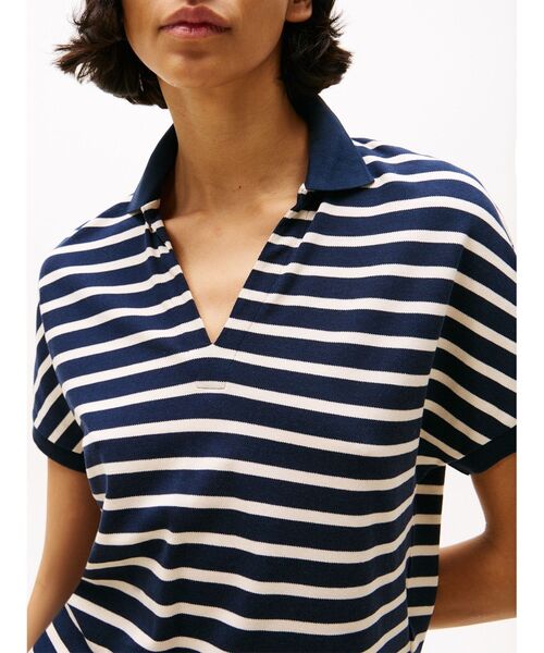 TOMMY HILFIGER(トミーヒルフィガー)の「リヨセルオープンネックリラックスポロ(ポロシャツ・レディース・ネイビー/レッド/ブルー・MEDIUM/SMALL/X-SMALL)」の4枚目の写真