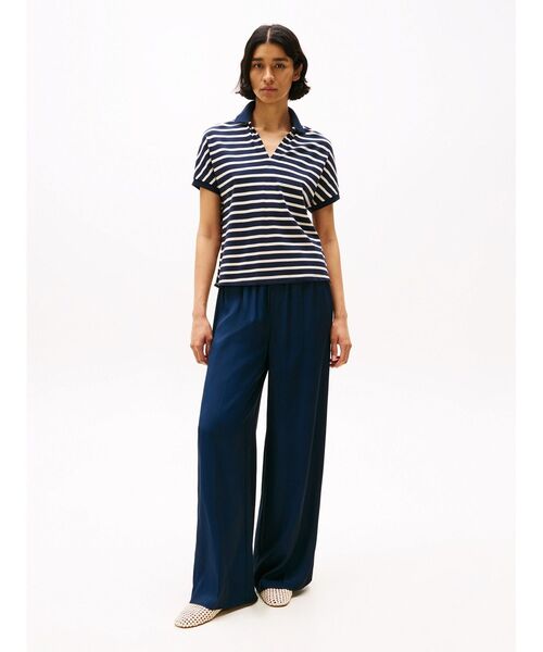 TOMMY HILFIGER(トミーヒルフィガー)の「リヨセルオープンネックリラックスポロ(ポロシャツ・レディース・ネイビー/レッド/ブルー・MEDIUM/SMALL/X-SMALL)」の5枚目の写真