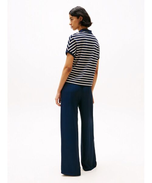 TOMMY HILFIGER(トミーヒルフィガー)の「リヨセルオープンネックリラックスポロ(ポロシャツ・レディース・ネイビー/レッド/ブルー・MEDIUM/SMALL/X-SMALL)」の6枚目の写真