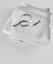 Yuki Yoshioka（ユーキヨシオカ）の「Double Finger Ring（リング）」