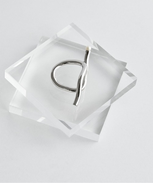 Yuki Yoshioka(ユーキヨシオカ)の「Double Finger Ring(リング・レディース・シルバー・ONE SIZE)」の4枚目の写真