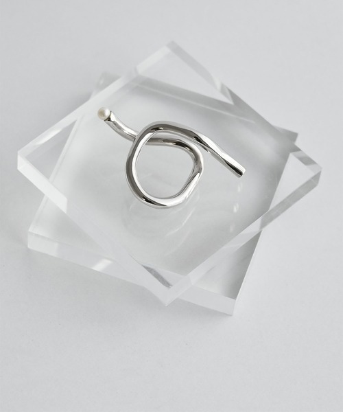 Yuki Yoshioka(ユーキヨシオカ)の「Double Finger Ring(リング・レディース・シルバー・ONE SIZE)」の3枚目の写真