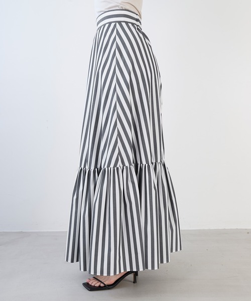 MICA&DEAL（マイカ＆ディール）の「ストライプマキシティアードスカート（スカート・レディース・ブラック・FREE）」の3枚目の写真