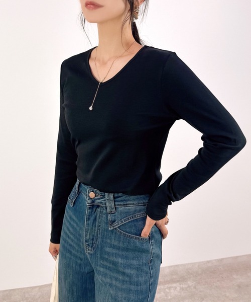 CLOTHY(クロシィ)の「【ストレッチの効いたノンストレス素材】コットン100%Vネック長袖Tシャツ(Tシャツ/カットソー・レディース・オフホワイト/ブラック/チャコールグレー/ネイビー/グレイッシュベージュ/ブルー/アイボリー・LARGE/MEDIUM/SMALL)」の9枚目の写真