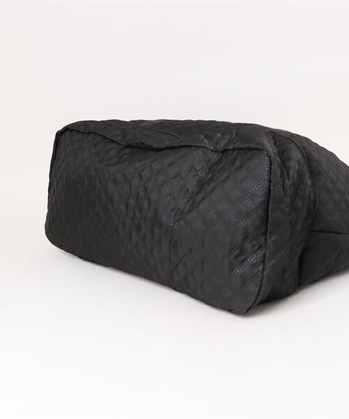 Dita Muaj.(ディータムアージュ)の「【シューズ収納一体型】キルティング風トラベルバッグ(ボストンバッグ・レディース・ブラック/ホワイト・FREE)」の4枚目の写真
