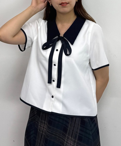 NICOLE CLUB（ニコル　クラブ）の「パイピングレースカラーブラウス（シャツ/ブラウス・レディース・オフホワイト/サックスブルー/ネイビー・MEDIUM）」の2枚目の写真