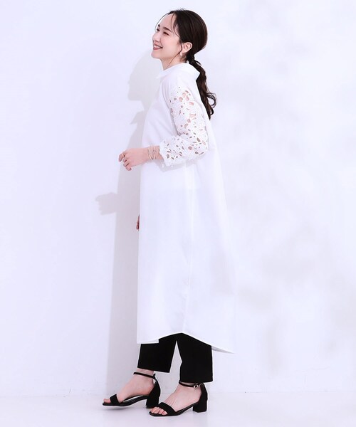 SHOO・LA・RUE（シューラルー）の「お袖レースが上品な シャツワンピース（ワンピース・レディース・オフホワイト/ネイビー・01/02/03/04）」の5枚目の写真