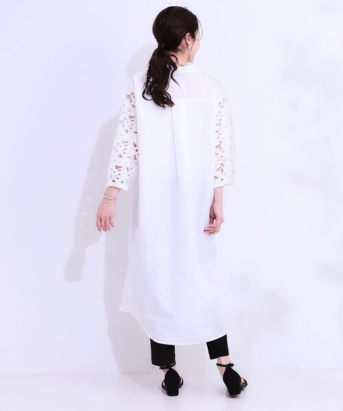 SHOO・LA・RUE（シューラルー）の「お袖レースが上品な シャツワンピース（ワンピース・レディース・オフホワイト/ネイビー・01/02/03/04）」の6枚目の写真