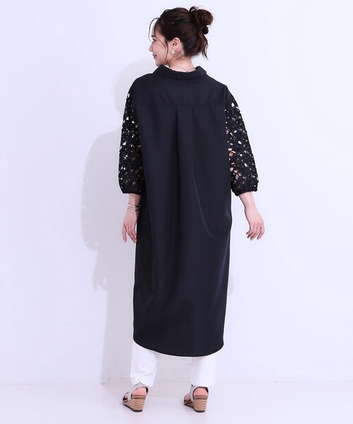 SHOO・LA・RUE（シューラルー）の「お袖レースが上品な シャツワンピース（ワンピース・レディース・オフホワイト/ネイビー・01/02/03/04）」の10枚目の写真