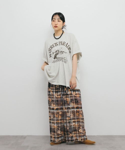 KBF（ケイビーエフ）の「シャーリングプリントTEE（Tシャツ/カットソー・レディース・オフホワイト/ブラック/オートミール・ONE）」の17枚目の写真