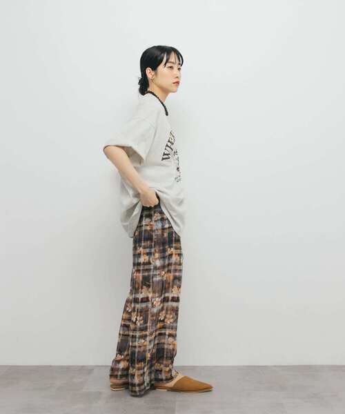 KBF（ケイビーエフ）の「シャーリングプリントTEE（Tシャツ/カットソー・レディース・オフホワイト/ブラック/オートミール・ONE）」の16枚目の写真