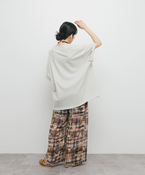 KBF（ケイビーエフ）の「シャーリングプリントTEE（Tシャツ/カットソー・レディース・オフホワイト/ブラック/オートミール・ONE）」の15枚目の写真