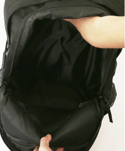 BEN DAVIS(ベンデイビス)の「BEN DAVIS ベンデイビス CLASS DAYPACK BDW-8306(バックパック/リュック・レディース・ブラック×ホワイト/ブラック×レッド/ブラック×グリーン・FREE)」の9枚目の写真