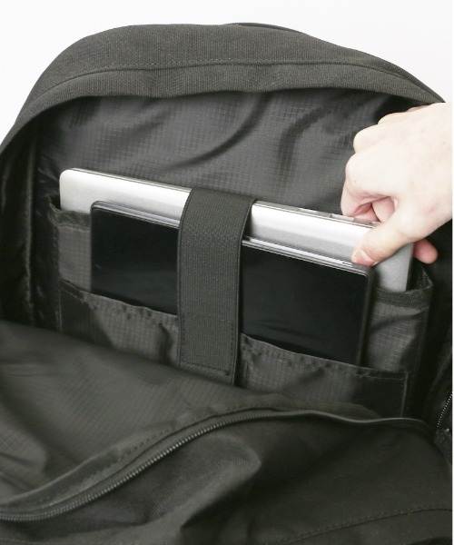 BEN DAVIS(ベンデイビス)の「BEN DAVIS ベンデイビス CLASS DAYPACK BDW-8306(バックパック/リュック・レディース・ブラック×ホワイト/ブラック×レッド/ブラック×グリーン・FREE)」の12枚目の写真