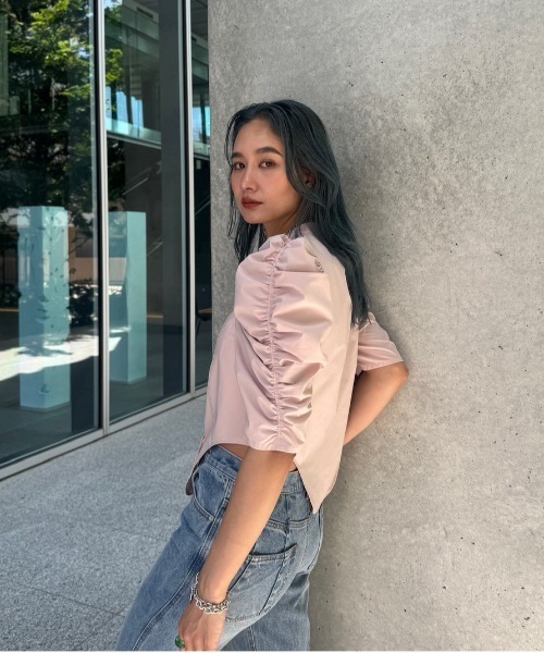 Ameri（アメリ）の「GATHER SLEEVE ROUND BLOUSE（シャツ/ブラウス