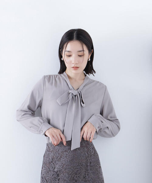 NATURAL BEAUTY BASIC（ナチュラルビューティーベーシック）の「◇リボンボウタイブラウス（シャツ/ブラウス・レディース・ブラウン/オフホワイト/ブルー・MEDIUM/SMALL）」の22枚目の写真