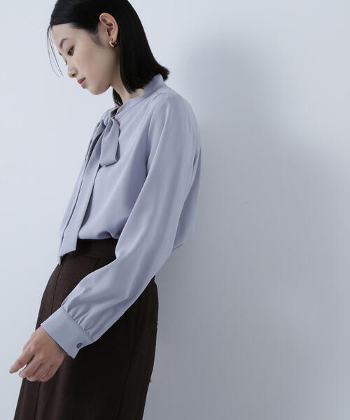 NATURAL BEAUTY BASIC（ナチュラルビューティーベーシック）の「◇リボンボウタイブラウス（シャツ/ブラウス・レディース・ブラウン/オフホワイト/ブルー・MEDIUM/SMALL）」の13枚目の写真